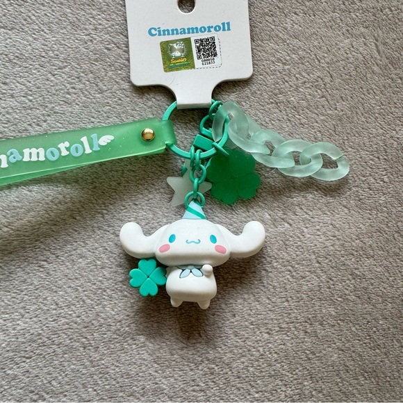Miniso Sanrio Cinnamoroll Holiday Time Keychain - Picture 2 of 5